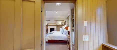 1 bedroom, iron/ironing board, travel crib, WiFi