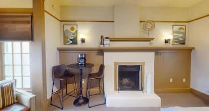 Saguaro Casita | Charming 1BR Studio Steps from the Santa Fe Plaza