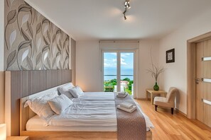 4 bedrooms, iron/ironing board, WiFi, bed sheets - Villa LIna - beautiful villa with infinity pool near the beach (Lovranska Draga)