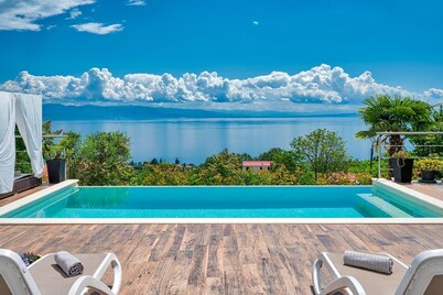 Villa LIna - beautiful villa with infinity pool near the beach