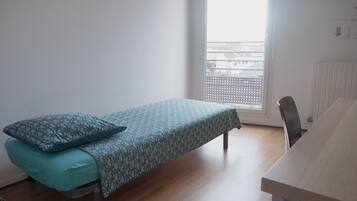 1 chambre, bureau, fer et planche à repasser, Wi-Fi gratuit