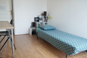 1 slaapkamer, een bureau, een strijkplank/strijkijzer, gratis wifi