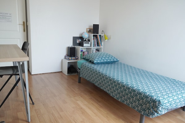 1 slaapkamer, een bureau, een strijkplank/strijkijzer, gratis wifi