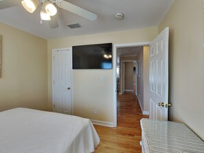 3 habitaciones, tabla de planchar con plancha, wifi y ropa de cama 
