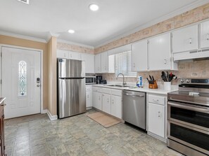 Coffee/tea maker, fridge, microwave, oven - Coastal Cottage | Pet Friendly, Private Pool + Short Walk to the Beach! (Pensacola Beach)