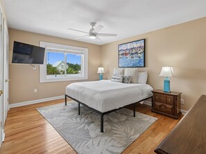 3 bedrooms, iron/ironing board, WiFi, bed sheets - Coastal Cottage | Pet Friendly, Private Pool + Short Walk to the Beach! (Pensacola Beach)