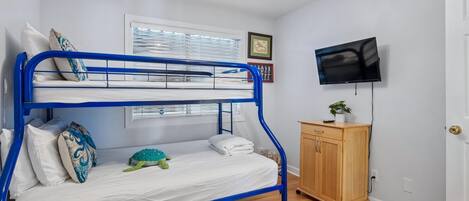 3 bedrooms, iron/ironing board, WiFi, bed sheets