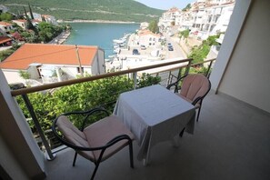 Outdoor dining - Villa Hortus / 7 Apartment with Sea view (Neum)