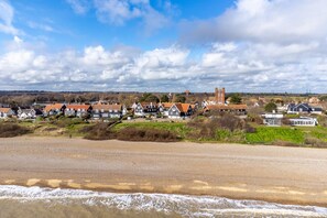 Beach nearby - 4 Truman Lodge, Thorpeness (Thorpeness)