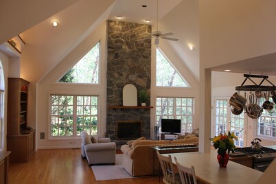 Vacation Getaway - Nature Retreat with Modern Comforts