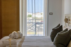 1 bedroom, desk, free WiFi, bed sheets