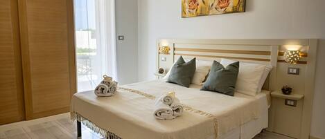 1 bedroom, desk, free WiFi, bed sheets