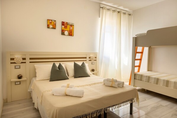 1 bedroom, desk, free WiFi, bed sheets