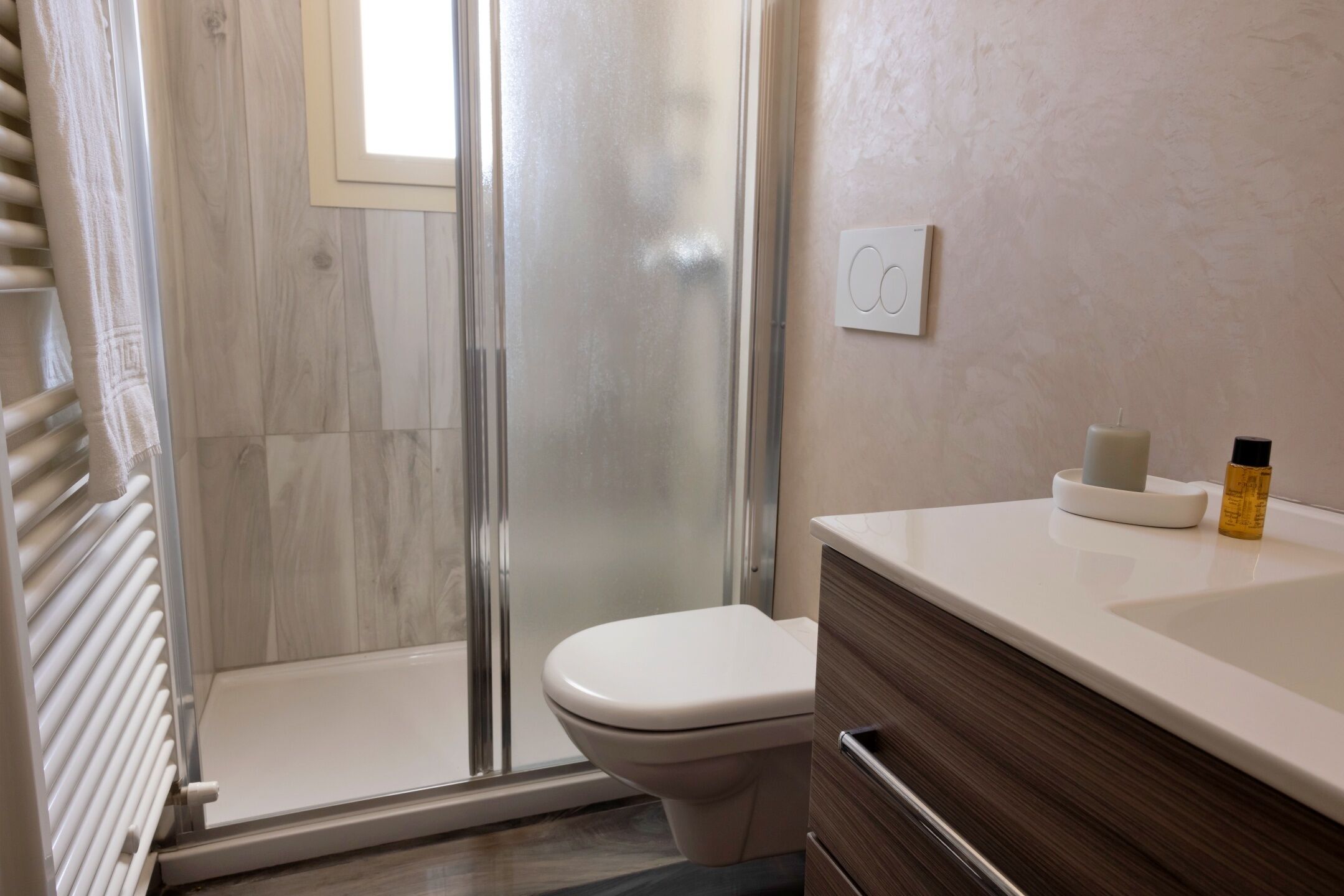 Doccia, asciugacapelli, bidet, asciugamani