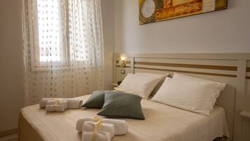 2 bedrooms, desk, free WiFi, bed sheets