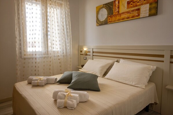 2 bedrooms, desk, free WiFi, bed sheets