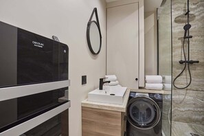 Hårføner, håndklær, såpe og sjampo