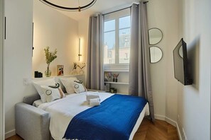 1 bedroom, iron/ironing board, free WiFi, bed sheets - Modern Studio Arc de Triomphe  Monceau (Paris)