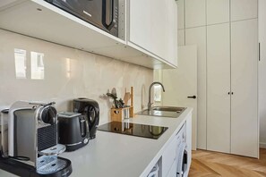 Fridge, microwave, stovetop, coffee/tea maker