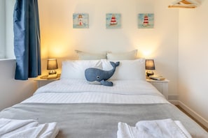 2 bedrooms, travel cot, free WiFi, bed sheets
