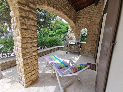 Air-conditioned villa by the sea
