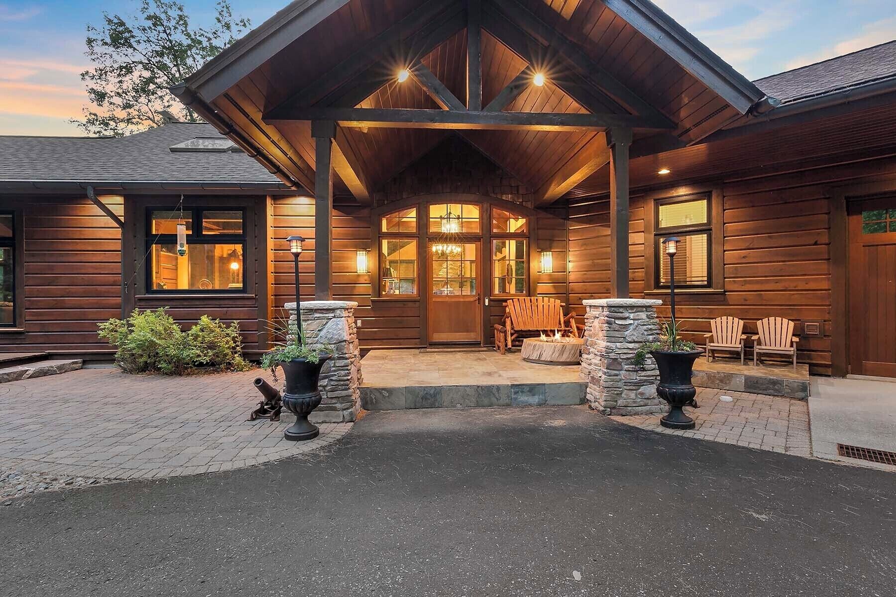 Rustic Luxurious Lakehouse on Expansive Private Shoreline of Ossawinnamakee Lake