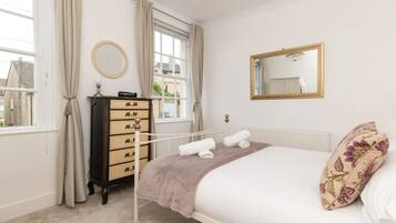 3 bedrooms, iron/ironing board, free WiFi, bed sheets