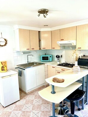 電子レンジ、オーブン、コンロ、コーヒー / ティーメーカー