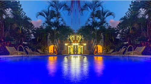 VIP - "Villa Infinito"Bani's Beachside Mansion!