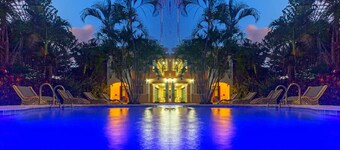 VIP - "Villa Infinito"Bani's Beachside Mansion!