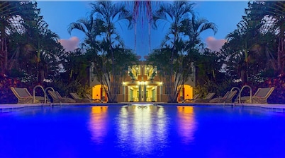 VIP - "Villa Infinito"Bani's Beachside Mansion!