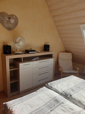 1 Schlafzimmer, Reisekinderbett, kostenloses WLAN, Bettwäsche