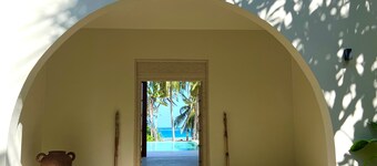 Kenya Luxury Villa Beachfront in Msambweni, AC, 3BDRS, Infinity pool