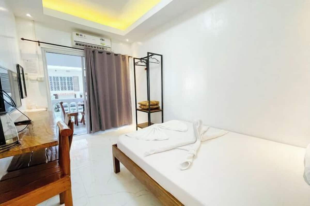 Desk, bed sheets