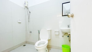 Standard Room | Bathroom | Shower, rainfall showerhead - Agbing Seaside View Resort Puerto Galera powered by Cocotel (Puerto Galera)