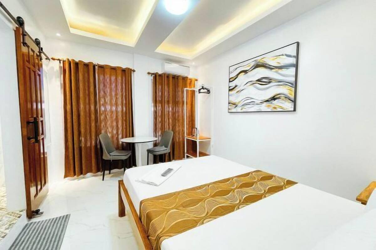 Desk, bed sheets