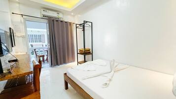 Standard Room | Desk, bed sheets