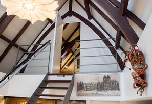 Interior - Right in the Centre of Town -on the Canal Near the Flower Market and Leidseplein (Amsterdam)