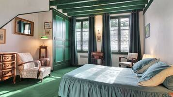 4 soveværelser, skrivebord, strygejern/strygebræt, weekendseng