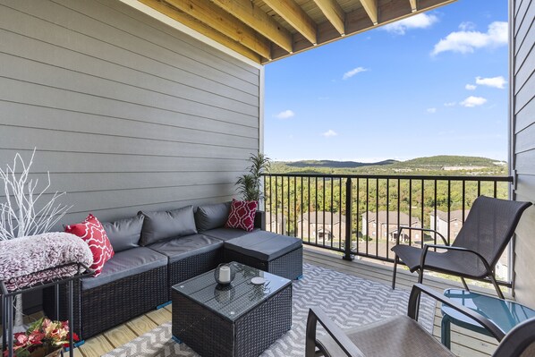 Property grounds - Vineyards Escape 4 is located 3.5 miles from Titanic and 4 miles from SDC (Branson)