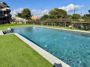 Outdoor pool - Apartment with spectacular sea views.5 minutes to Platja del Racó in Begur. (Begur)