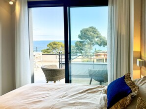 2 bedrooms, iron/ironing board, WiFi, bed sheets - Apartment with spectacular sea views.5 minutes to Platja del Racó in Begur. (Begur)