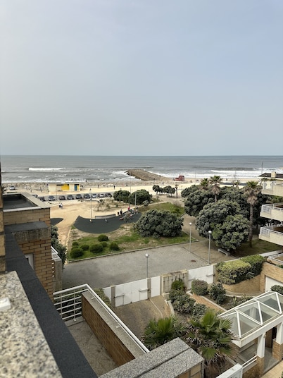 Estúdio em Condomínio de Luxo. Com Piscina e na Primeira Linha da Praia
