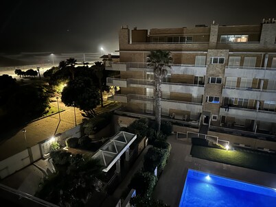 Estúdio em Condomínio de Luxo. Com Piscina e na Primeira Linha da Praia
