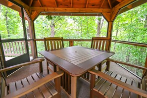 屋外ダイニングエリア