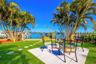 Bayfront Villa:  Dock, Walk to Beach and Bridge Street