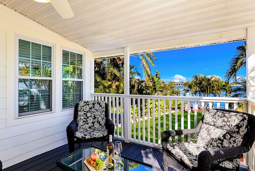 Bayfront Villa:  Dock, Walk to Beach and Bridge Street