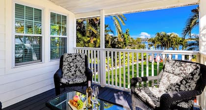 Bayfront Villa: Dock, Walk to Beach and Bridge Street