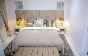 2 chambres, fer et planche à repasser, Wi-Fi gratuit, draps fournis