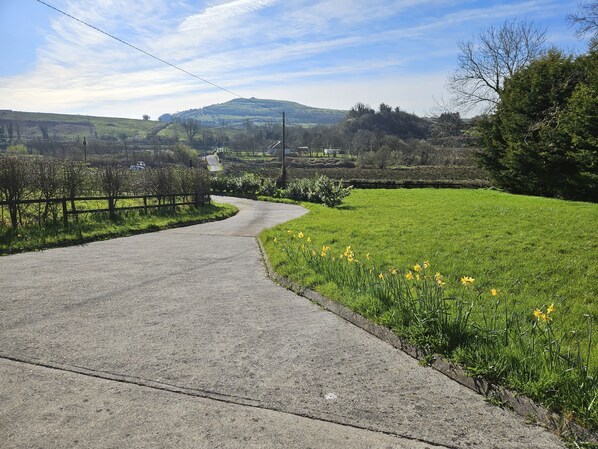Property grounds - SHEEMORE VIEW, pet friendly in Leitrim, County Leitrim (Leitrim Village)